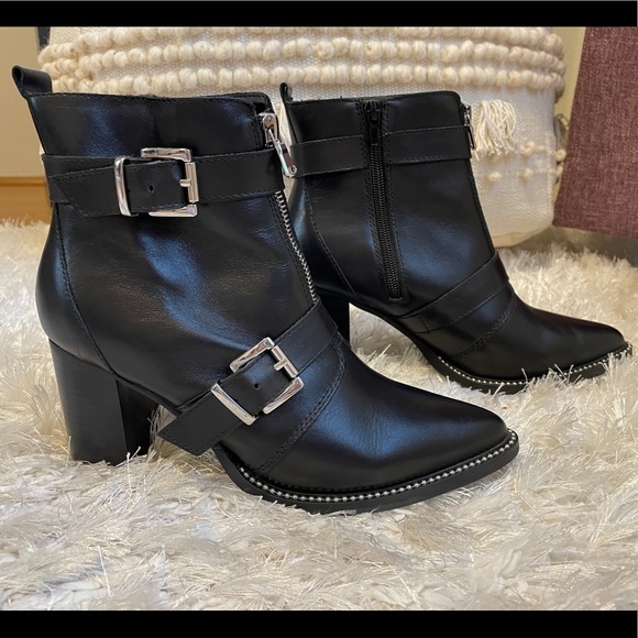 Steve Madden Shoes - NWOB Steve Madden Halle Booties